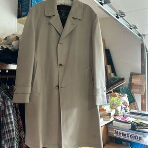 Men’s Botany Beige 1970 trench coat